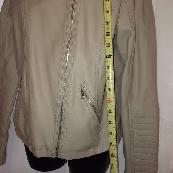 Metaphor Women's Tan Leather Jacket - Picture 12 of 13